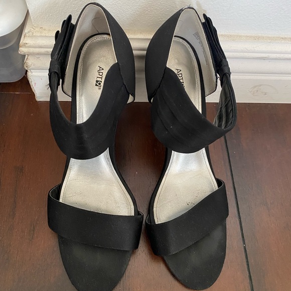 Beautiful Apt. 9 brand black heels - Picture 2 of 6